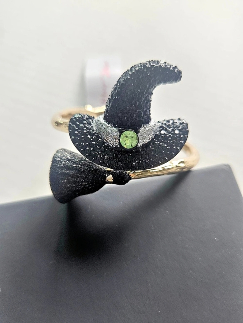 Betsey Johnson Faux Stone Witch Hat Bangle Bracelet Black Witch Hat Charm Bangle